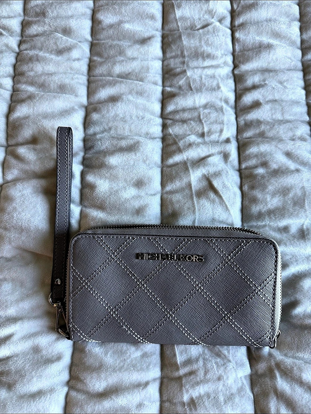 Michael Kors Large Quilted Leather Smartphone Wristlet Gray